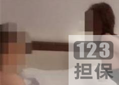 自卑男巅峰：两男一女的三人游模式，劲爆视频，无保护层，20V751m真实刺激