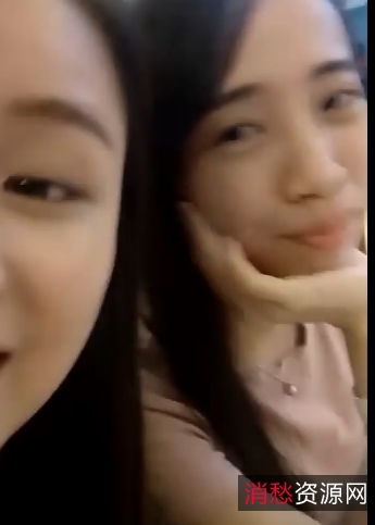 《温文儒雅小家碧玉，贾雯和男友的浪漫互动》