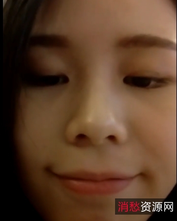 《温文儒雅小家碧玉，贾雯和男友的浪漫互动》