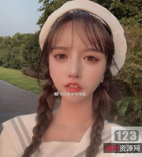 COSER兔子小姐白丝新作品《神奇开关》：身材、颜值、大长腿，开启神秘新世界