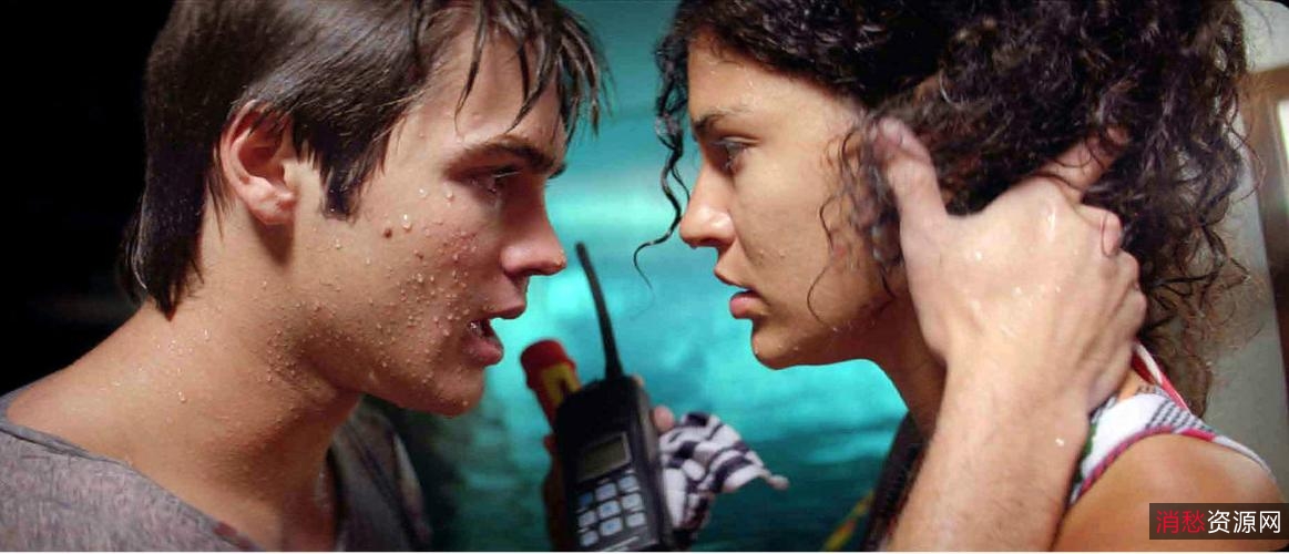 《食人鱼3D：血腥爆头，16x恐怖体验》