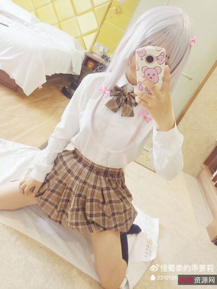 社保姬@怪蜀黍的乖妹子：精彩团队自拍自导自演剧情福利美女博主粉丝低胸背心超短裤奇妙抚摸按摩委身