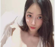 欣赏过气学姐：易直播网红主播的性感漂亮、职业作家的颜值秀