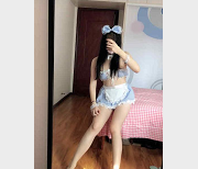 蜜桃沐沐：现象级别的蚌壳精品合集，性感毛衣典藏版