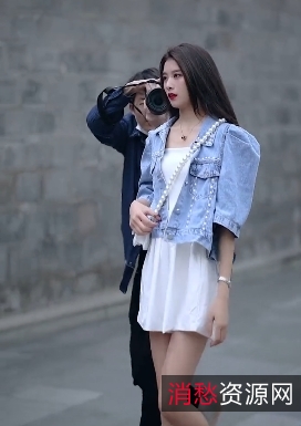 网红兰兰鹿鹿精彩视频素材:江南小镇、沙滩、郊游、家庭画面