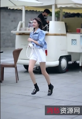 网红兰兰鹿鹿精彩视频素材:江南小镇、沙滩、郊游、家庭画面