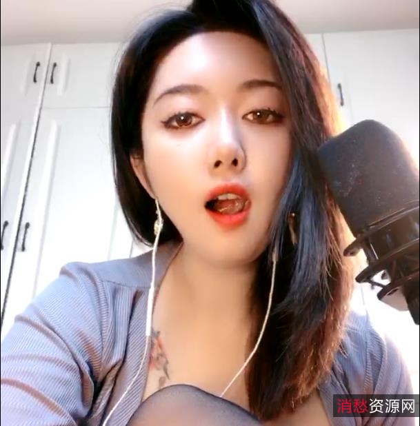 萌奶大美：美丽可以改变世界网红女神萌奶大美，完美的脸庞、明亮的眼睛、乌黑柔顺的秀发、苗条的身材，拥有美丽，就能改变世界！萌奶大美的热门视频：海边舞蹈、森林拍摄，柔美动作、性感搭配，让你惊叹不已！