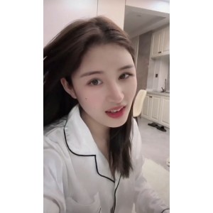 美丽魅力无限网红凤凰13V/167M精选视频：穿越时空的仙女，柔软长发、清澈眼睛、娇艳容颜、性感身材，金黄色出场，精彩场景细节，多姿多彩，最美年华！