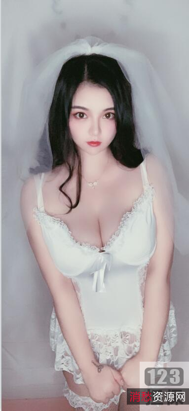 《爱情电影:巨巨新娘装,网红熊熊自娱自乐Open展示,高清拍摄唯美写真》