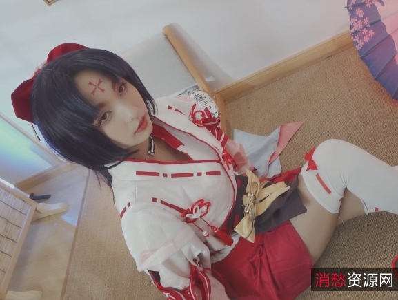 《抖音热血经典：神樂坂真冬Cosplay女神魅力登场》