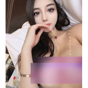 时尚潮流宽松休闲拼接卫衣时尚潮流：宽松休闲拼接卫衣