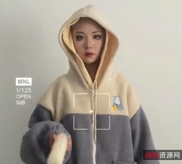 《抖音网红某推妹妹精彩舞蹈，光剑变装加某推刘畊宏，让观众们大呼过瘾！》