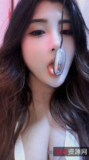 金鑫蔓笙“抖音风女神”：温碧霞的前车大灯与土豪打赏的梦幻般容颜