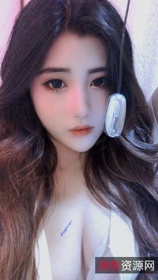 金鑫蔓笙“抖音风女神”：温碧霞的前车大灯与土豪打赏的梦幻般容颜