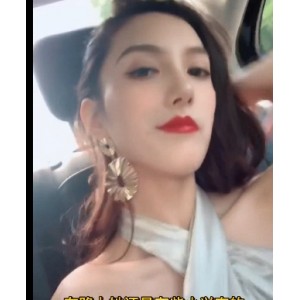 疯狂互动！反差婊推特合成甄选，精选开放，百度盘1V+2G，女神胯下小狗玩弄，中文字幕