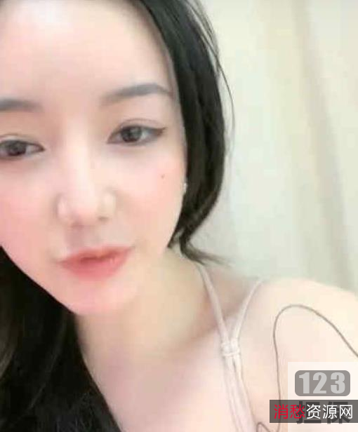 樱桃小纯纯瓜子脸樱桃嘴+媚眼如丝+粉嫩大车灯+性感黑森林,打赏满足你的一切!