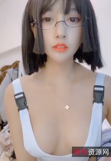 过期米线线火爆斗鱼主播最新写真集，JK、白色旗袍、灰色旗袍、护士等多款写真精选！