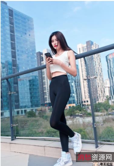 街拍婷婷作品:时尚潮流搭配