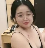 18岁小姑娘：高难度动作直播，1V667M精彩互动表演