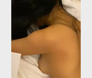 推特大佬Arbi的26V932M三飞三P作品集：深圳妹子腹肌动作戏，吃在碗里看在锅里！