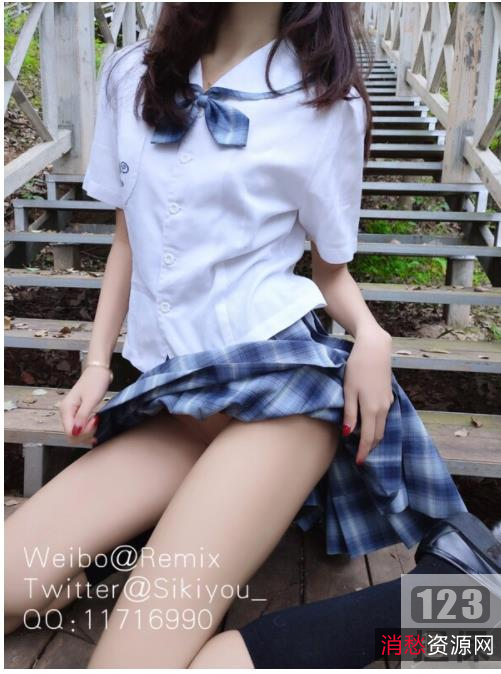 美少女Cos林中小狐仙：网红主播10万粉丝户外展示！性感大尾巴JK小短裙，鲜红色狐仙写真，森林公园闪耀登场！