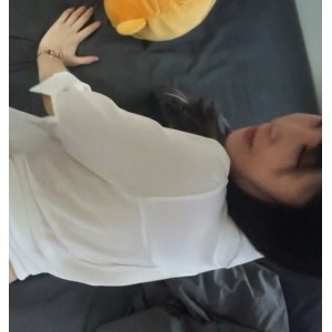 《金先生探花：韩国国立大学美女露脸嬉戏打闹的背影》