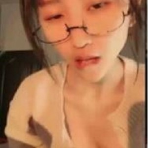 17GB稀缺资源！虎牙新晋超人气大学在读高颜值清纯脸反差学妹精选大二学生眼镜妹绝版有尺度自嗨合集：清秀可爱豪放自摸紫薇奥利给奇妙