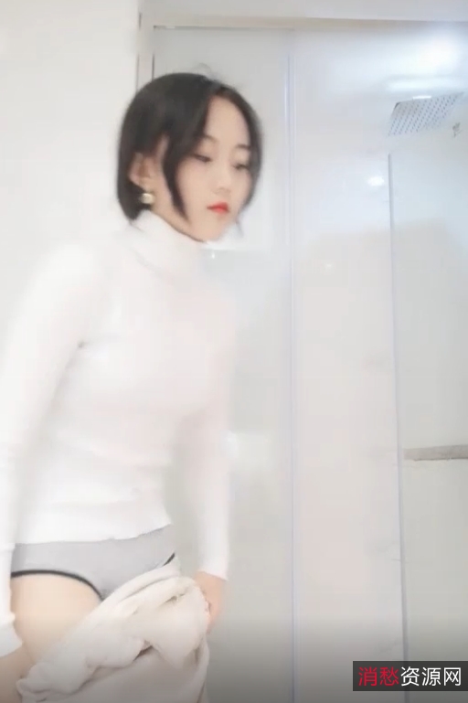 交友妹自称大壹的大学生在教室最后一排与同学摸B的青春无敌经历