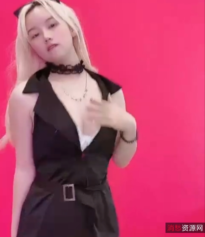 快手玲儿热舞视频定制，超甜32v热舞，小玲铛粉丝群，百度盘867M资源