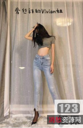 Vivian姐的性感厨娘丝袜,大长腿与五官的完美结合Vivian姐的专业团队打造的高档丝袜厨娘作品Vivian姐的虎牙人气主播,厨娘形象与高跟鞋的撞击Vivian姐的水管师父PK一线主播,展现出的丝袜厨娘魅力