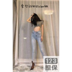 Vivian姐的性感厨娘丝袜，大长腿与五官的完美结合Vivian姐的专业团队打造的高档丝袜厨娘作品Vivian姐的虎牙人气主播，厨娘形象与高跟鞋的撞击Vivian姐的水管师父PK一线主播，展现出的丝袜厨娘魅力