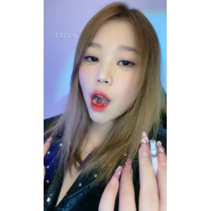 白桃主持的独特挑战，1V视频，350MB大小