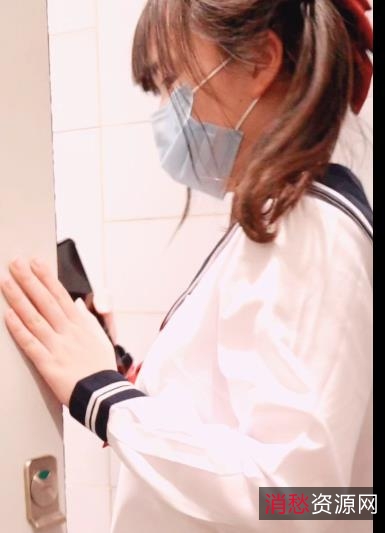 《工口糯米姬:清纯可爱超市色M厕所内啪1V1G》