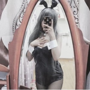 咩了个咩-喜欢打野的反差美少女[89V，2.4G]