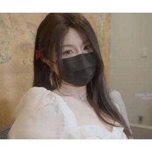 精选蜜汁尤物娜娜nana_taipei新作：女友J换自拍1.9G时长45分美美的黑丝袜唯美系