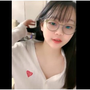 猫猫兔：1V,2.8G直播录制视频，美少女桃子舞蹬，半糖主播