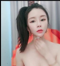 瑜伽女神艾老师自拍视频1V2.7G时长3分50秒惊舞蹈D奶裙