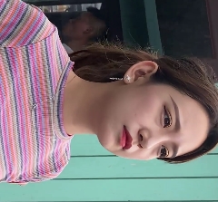 性感美女穿着紧身热裤展示完美长腿和翘臀，视频分享在百度云上