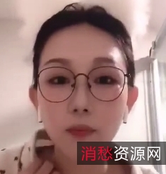 东北眼镜姑娘与男友视频通话时情难自禁，自娱自乐逗趣，视频泄露