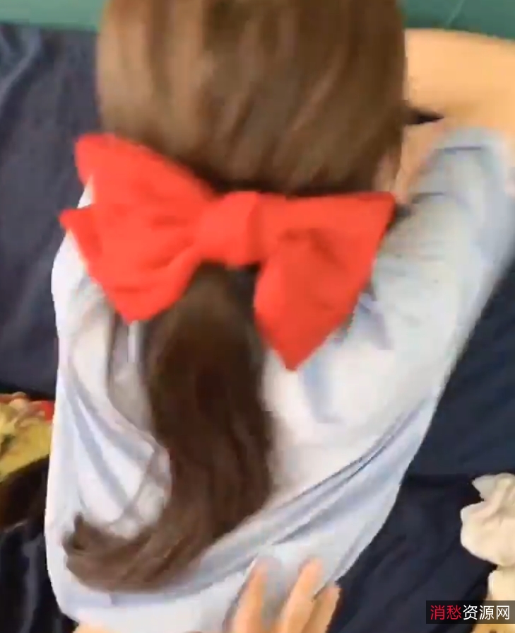 优质双奴1.1G视频记录小玲和曼曼的成长