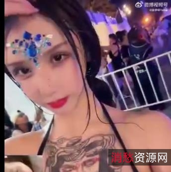 金伊娜三明治三人游:短视频集锦