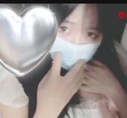 脸的哦，只有馒头特写，没有露脸哦。赶紧来感受一下今年最强不带手套的福利姬魅力吧！[11V-3.8G]