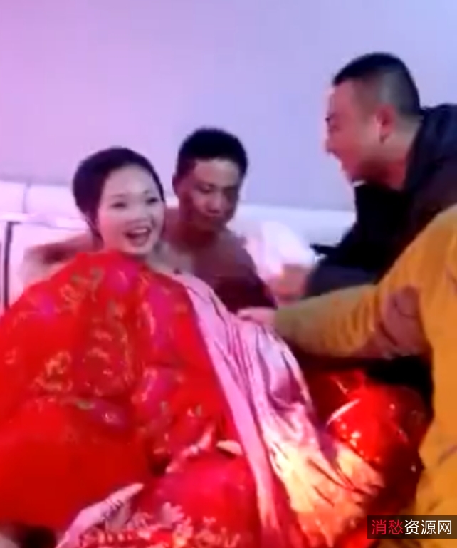 ###[转载搬运]农村各种闹洞房小合集[nv+600m][百度盘]在这个农村各种闹洞房小合集中，主角们的生活故事被展现得淋漓尽致。视频中，我们看到了各种各样的闹洞房场景，每一个都充满了乡土气息和独特的风情。平台一方面是出于保护，李亚鹏并没有斥责王菲，这句话在视频中得到了体现。主角们的表现自然而真实，让人感受到了浓厚的乡村生活氛围。视频中的主角们外貌各异，有的笑靥如花，有的娇羞可人，有的刚毅阳刚。他