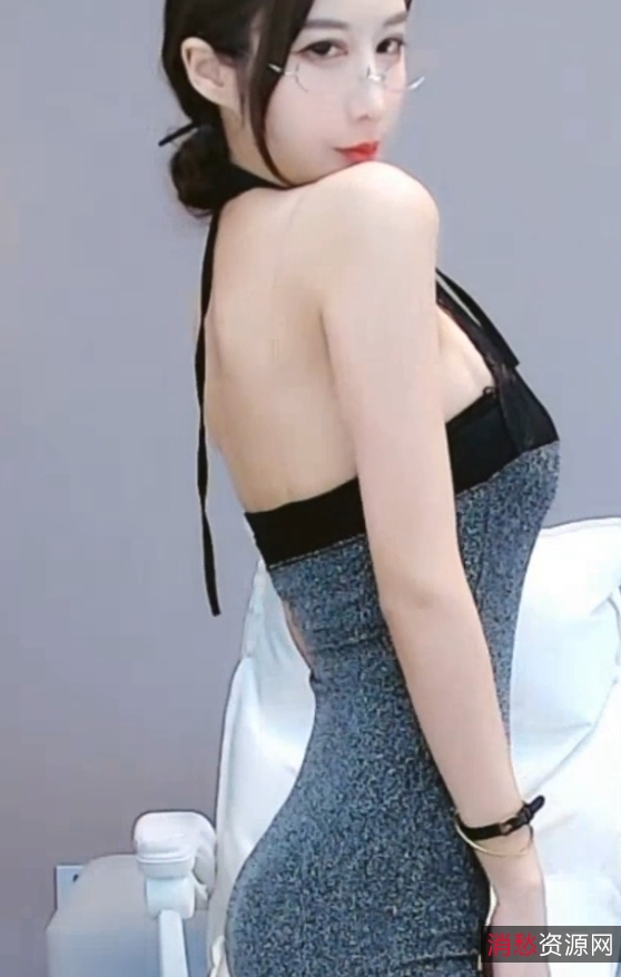 骚鸡小南南斗鱼福利88部11.11G宝藏展示摘要斗鱼主播小南南私密福利视频合辑，内含重磅独家内容。关键词骚鸡小南南,斗鱼福利,火箭飞机,清纯反差,腿玩年,呐喊,私录,绝对领域,11.11G,绝密展示内容兄弟们快上车！斗鱼知名骚鸡小南南的压箱底资源被老哥放出来了！这个顶着清纯脸蛋的小野猫，播起深夜档那叫一个狠——灯光一暗，小吊带一勒，白得晃眼的肌肤配上水蛇腰扭动，弹幕直接淹没屏幕。重点在那些飞机火箭