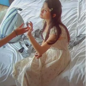 碎花裙白皙妹红毛男友手表诱骗酒店沙发推车1.85GB精品