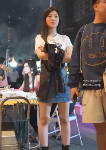 街拍深圳抄底嫩妹透明系列合集1V102M视角福利