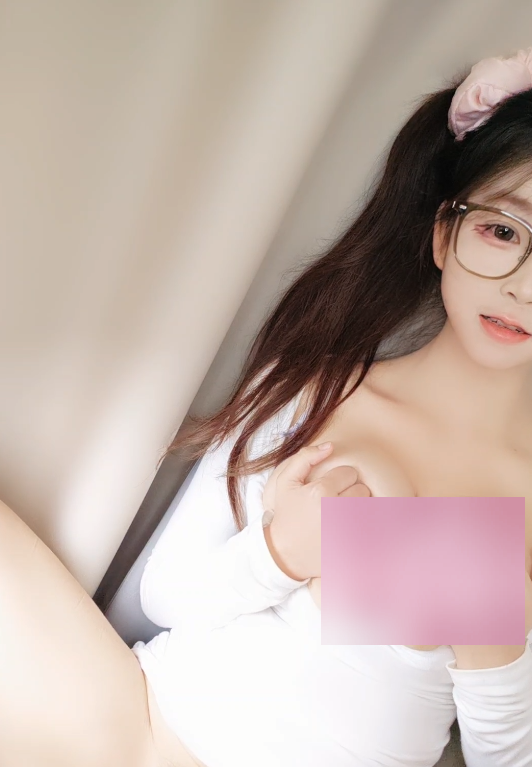 微博你的草莓蛋糕私房视频2部1.6G清纯学妹