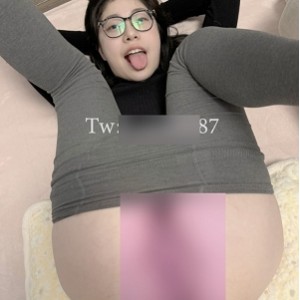 秦嘉倪胖臀一线天推特互动视图集24V+110P650MB优质